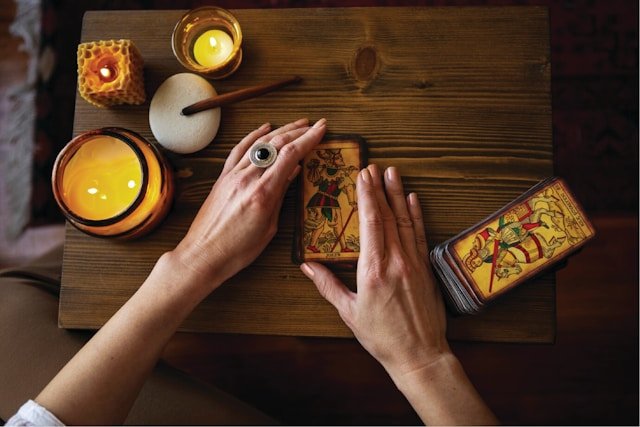 Tarot reading Sydney for life crossroads and business decisions at Clarity Tarot Studio