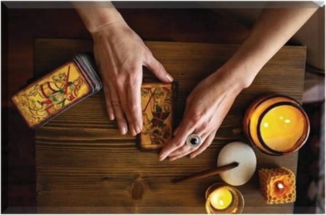 Live tarot card reading session for reflection and personal clarity